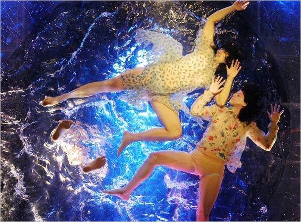 Fuerza Bruta фото. Танцы под водой