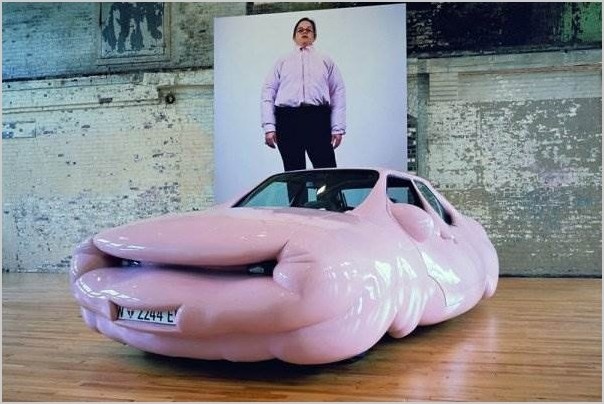 Австрийский художник показал, как выглядят автомобили с ожирением