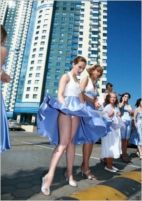 Девушки в платьях на ветру (15 фото)