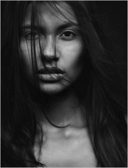 Чёрно-белые фотопортреты девушек, фотограф Carsten Witte