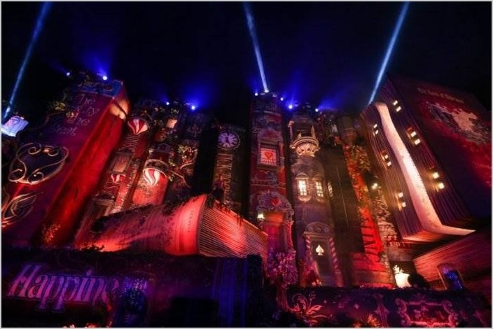 Декорации из книг на фестивале Tomorrowland