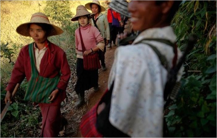 Опиумные войны в Мьянме (20 фото)