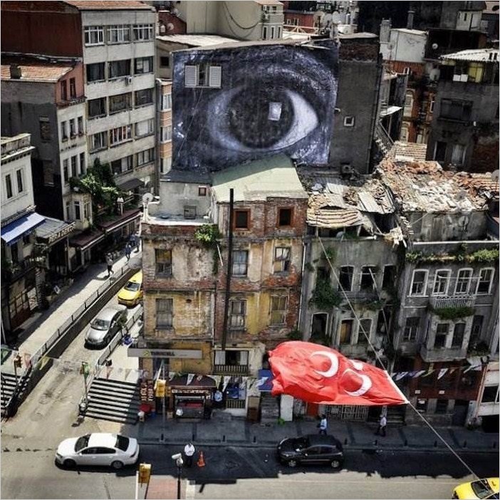 Граффити в Стамбуле от художника JR. «Морщины города» (Wrinkles of the City)