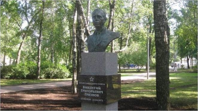 Памятник Викентию Грязнову в Петербурге фото и видео