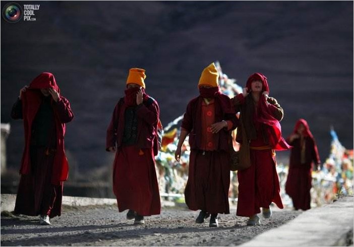 Тибетские  монахи. Буддизм часть вторая
