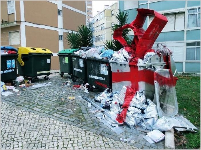 Bordalo II граффити на мусоре