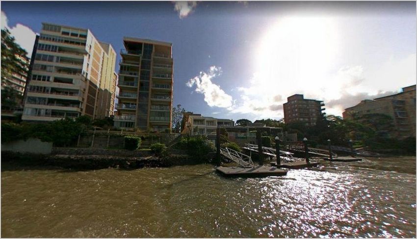 Агентство недвижимости перекрасило реку для продажи дома