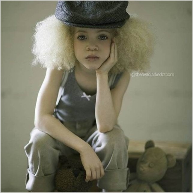 Ава Кларк модель-альбинос фото