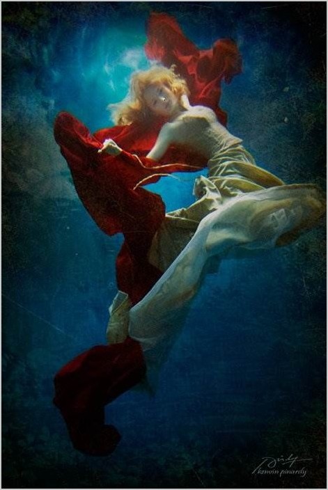 Девушки под водой фото от Kenvin Pinardy