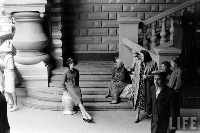 Кристиан Диор в СССР фото. Парижские модницы вызвали шок!