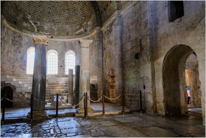 Церковь Святого Николая в Демре (Турция, бывший храм Артемиды)