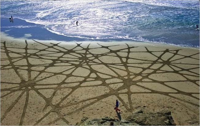 Рисунки на песке. Andres Amador
