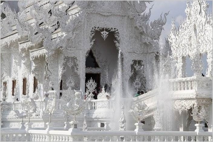 Белый храм Ват Ронг Кхун в Тайланде