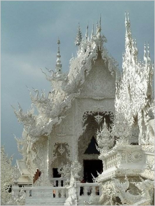 Белый храм Ват Ронг Кхун в Тайланде