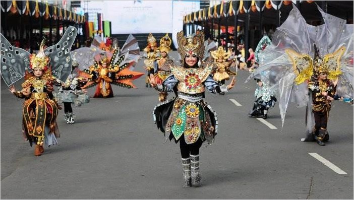 Индонезийский карнавал моды «Jember Fashion Carnaval»