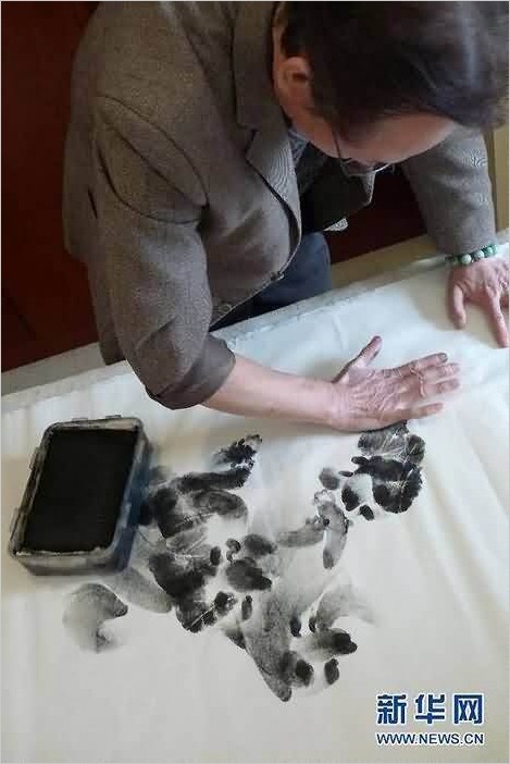 Китайский художник Чжан Баохуан. Рисунки пальцами