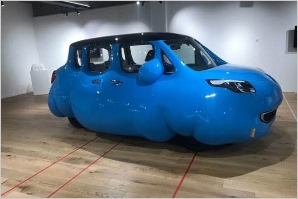Австрийский художник показал, как выглядят автомобили с ожирением