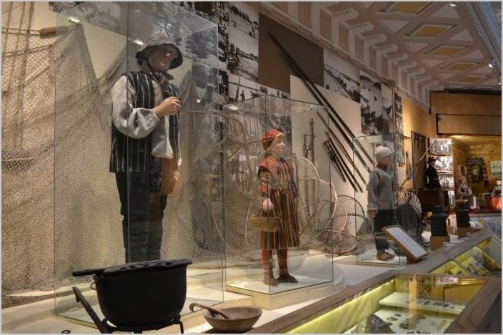 Этнографический музей СПб: народы Северо-Запада и Прибалтики