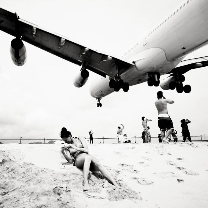 Махо-Бич пляж с самолётами над головой. Фотограф Джозеф Хофленер