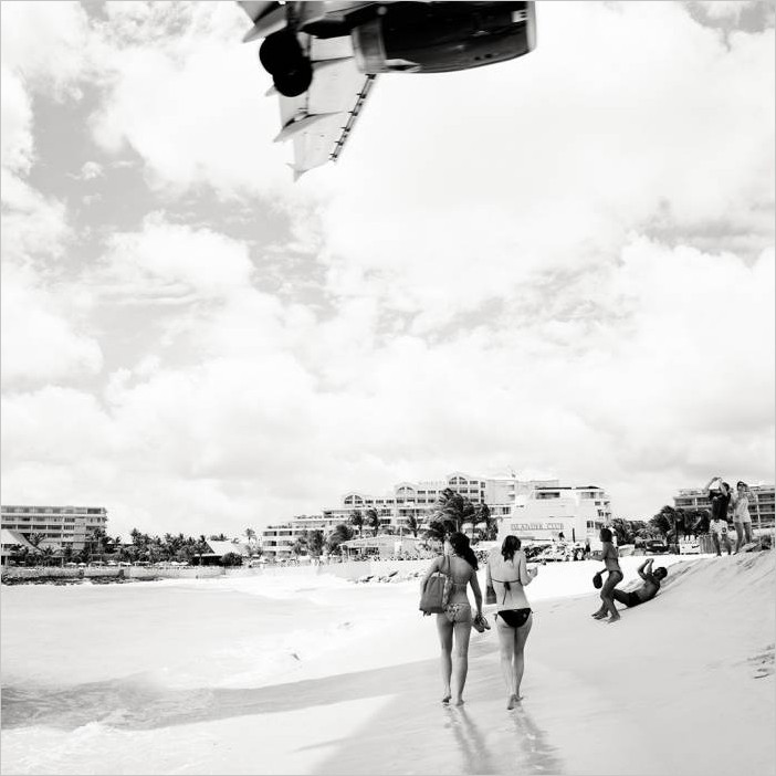 Махо-Бич пляж с самолётами над головой. Фотограф Джозеф Хофленер