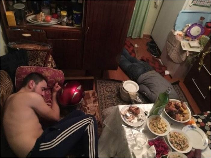 Люди после празднования Нового года смешные (12 фото)