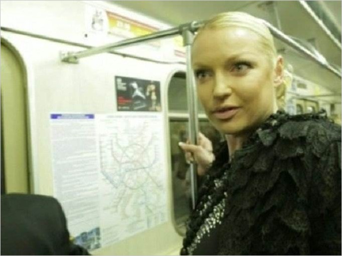 Российские знаменитости в метро (15 фото)