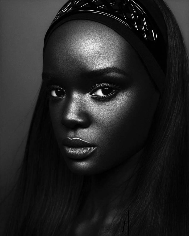 Темнокожая красотка, модель Даки Тот фото