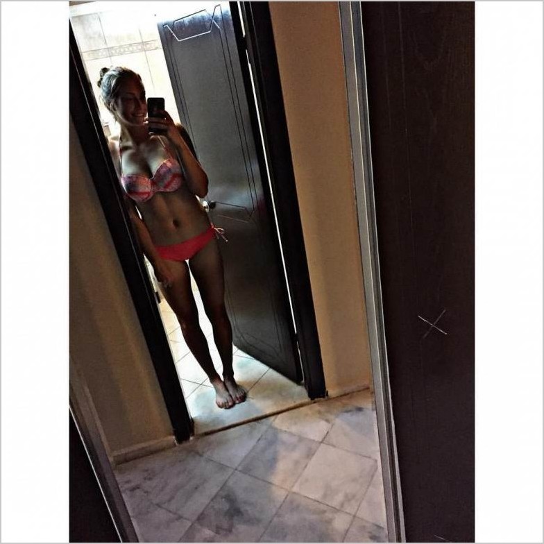Арина Соболенко горячие фото в купальнике