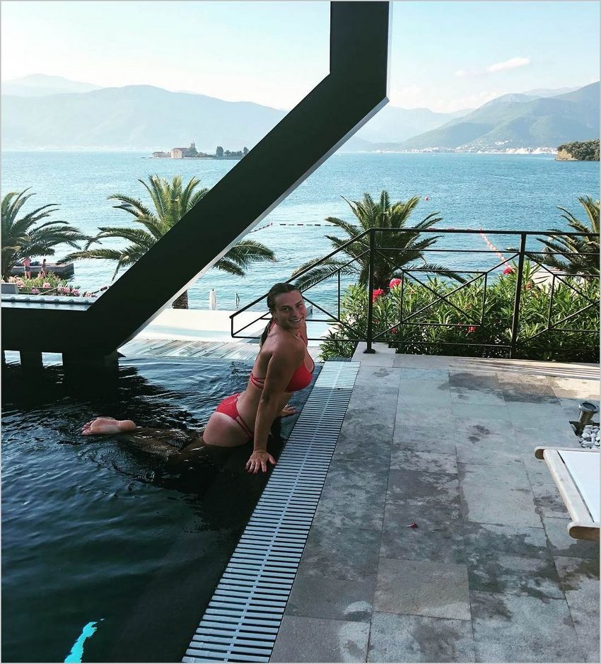 Арина Соболенко горячие фото в купальнике