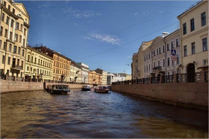 Прогулка на катере по рекам и каналам Петербурга (24 фото)