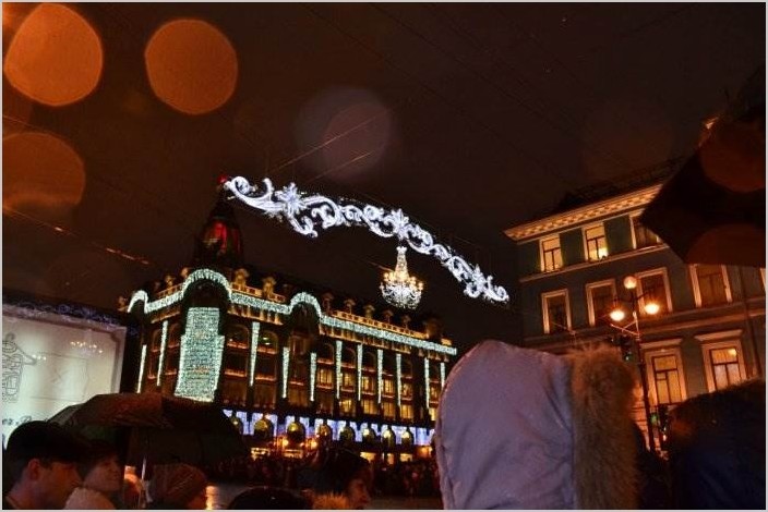 Дед Мороз на Невском и Новогодние ёлки в Петербурге