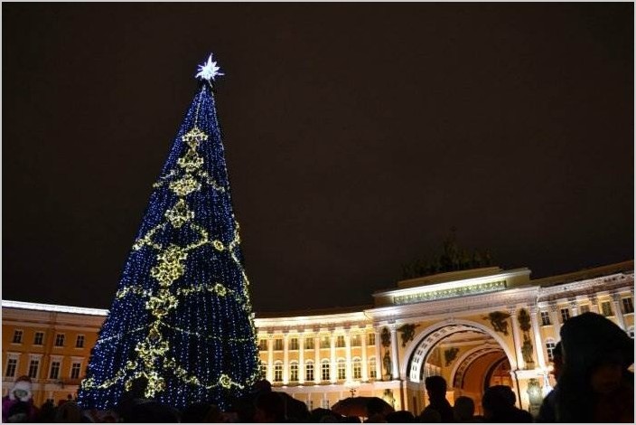 Дед Мороз на Невском и Новогодние ёлки в Петербурге