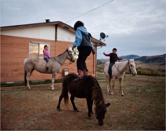 Индейцы и лошади. Фотограф Erika Larsen