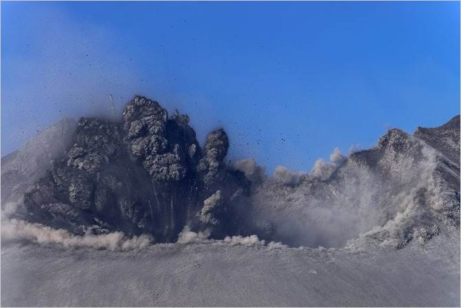 Вулкан Сакурадзима. Извержение. Фотограф Martin Rietze