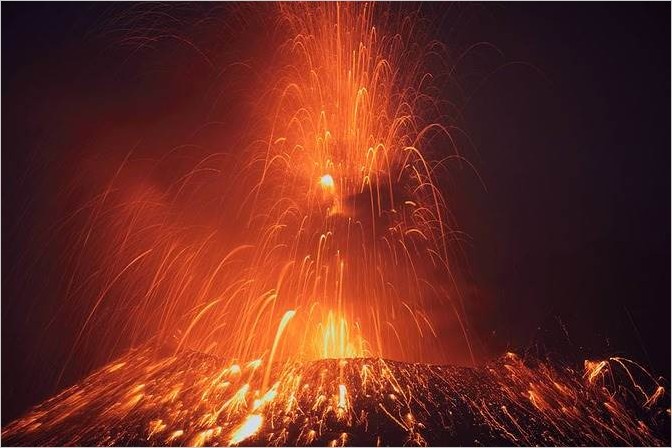 Вулкан Сакурадзима. Извержение. Фотограф Martin Rietze