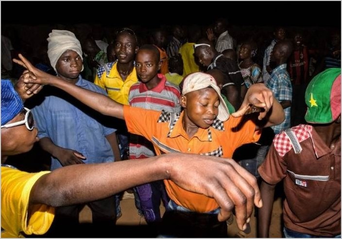 Фотограф Давид Пайс — деревенская дискотека в Африке