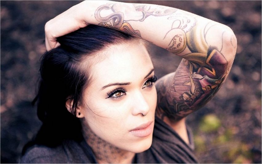 Красивые девушки с татуировками фото